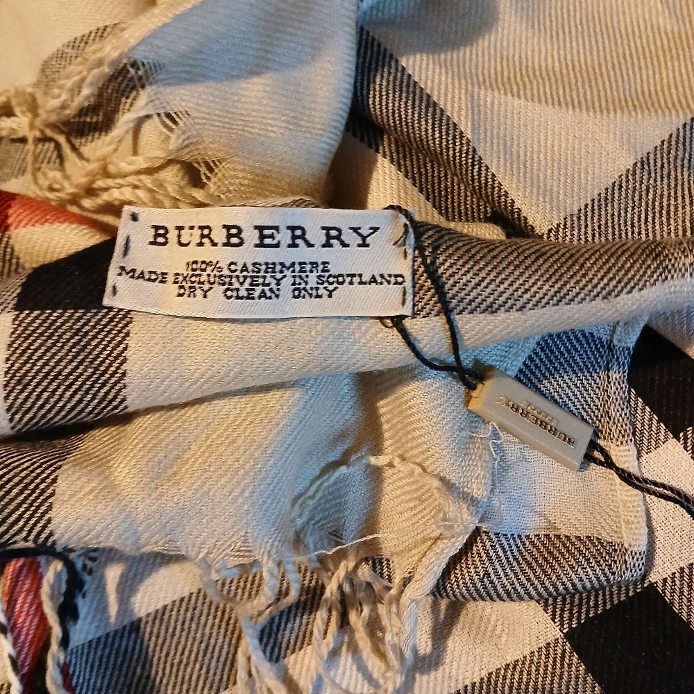 HUGE Burberry Scarf - Picture 5 of 5